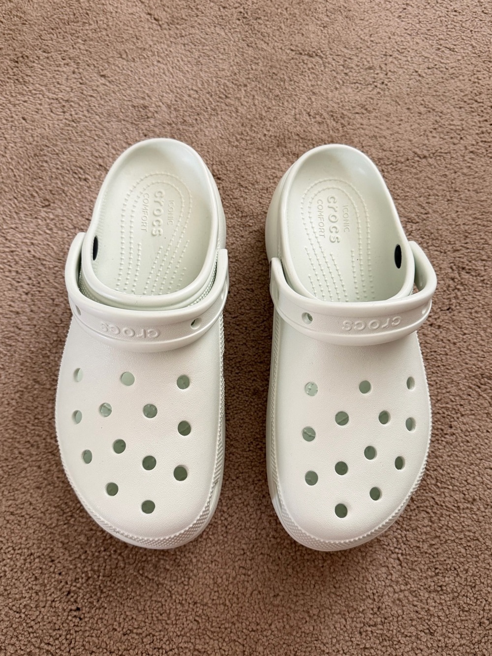 NEW without tags CROCS Women Classic Clog in Mint